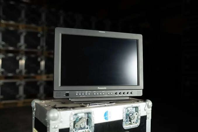 Moniteur Panasonic BT-LH 17" — matériel disponible chez Haka Rent